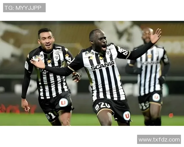 一键解析巴黎圣日耳曼与昂热比赛亚盘走势及投注建议